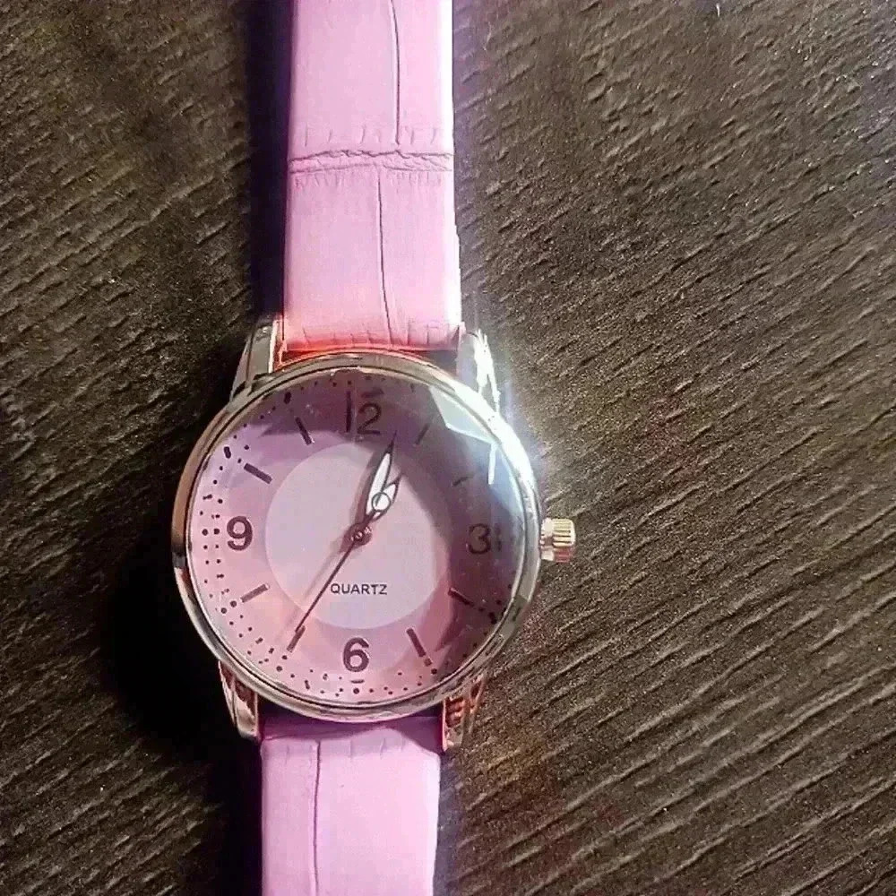 Pink beveled women's quartz watch